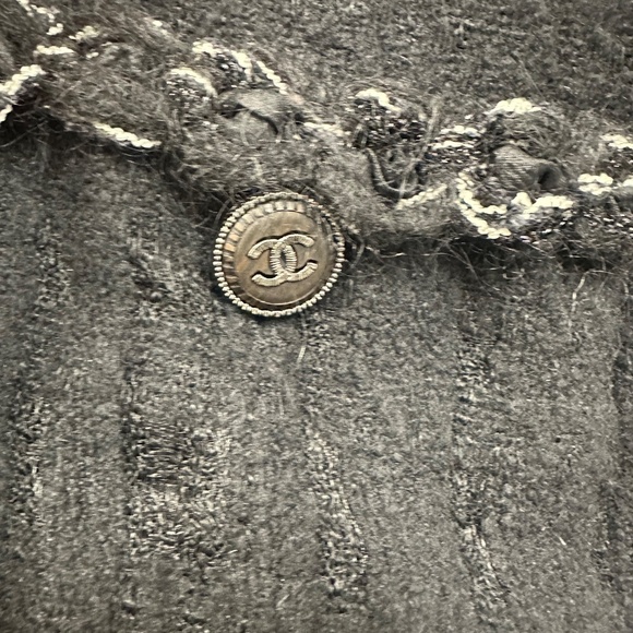 Chanel jacket - Picture 4 of 4